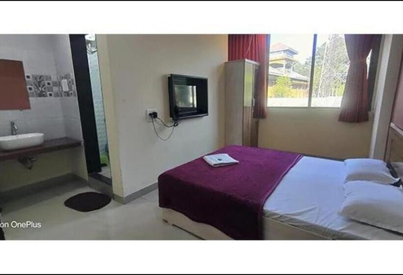 Отель Prajakta Holiday Inn