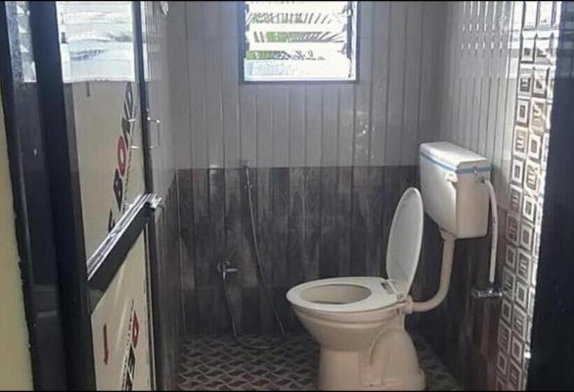 Отель Prajakta Holiday Inn