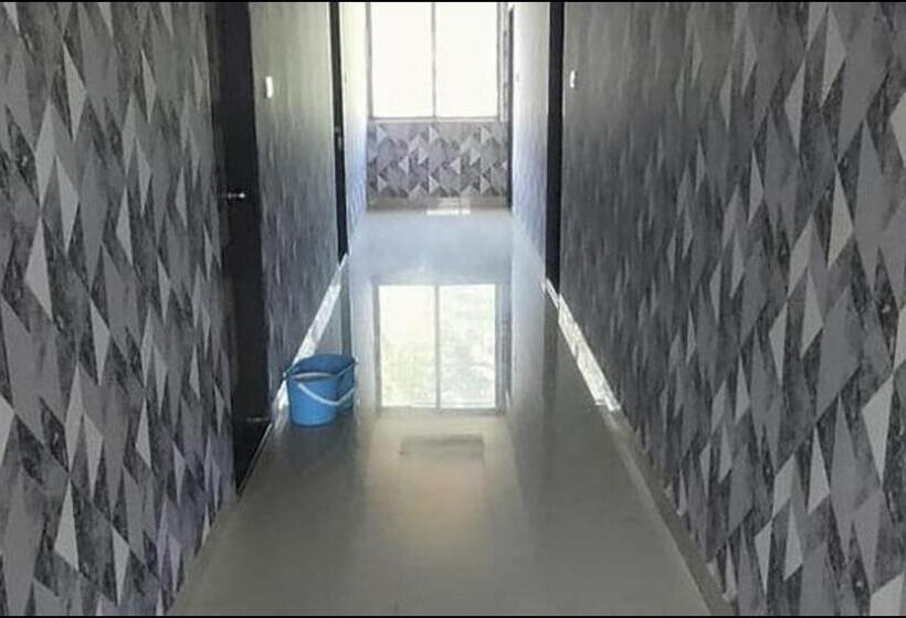 Отель Prajakta Holiday Inn