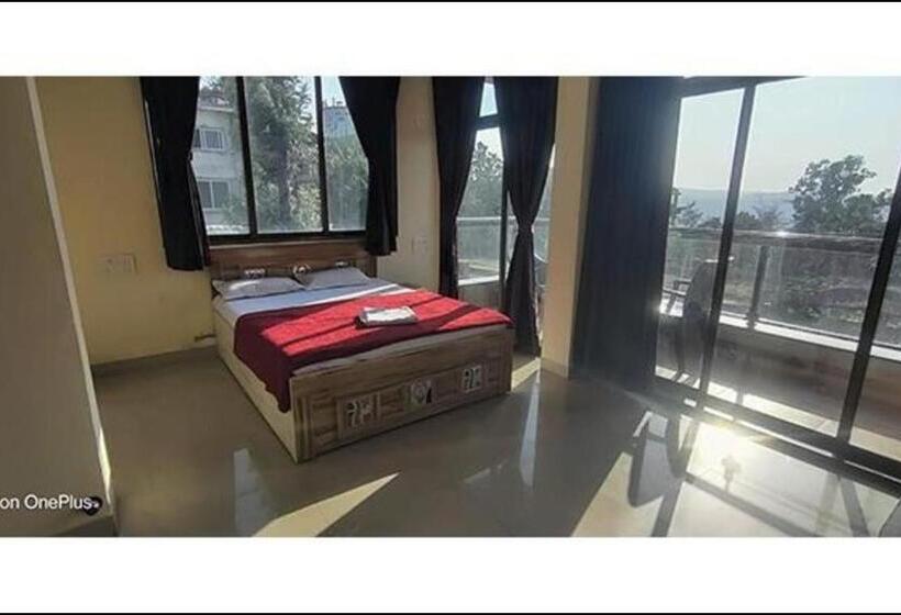 Отель Prajakta Holiday Inn