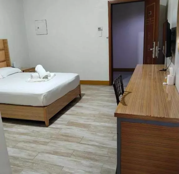 Meaco Royal Hotel   Valenzuela