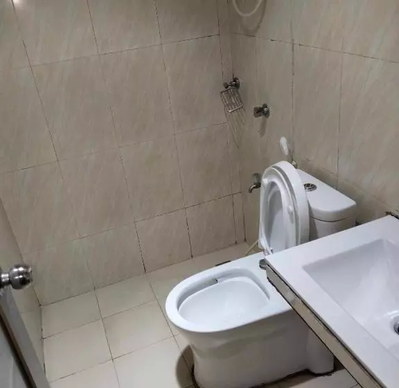 Meaco Royal Hotel   Valenzuela