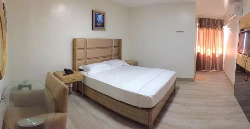 Meaco Royal Hotel   Valenzuela