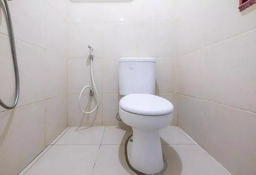 Super Oyo 2703 Hotel Transit 1