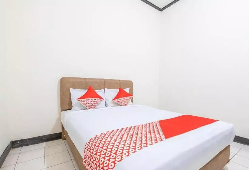 Super Oyo 2703 Hotel Transit 1