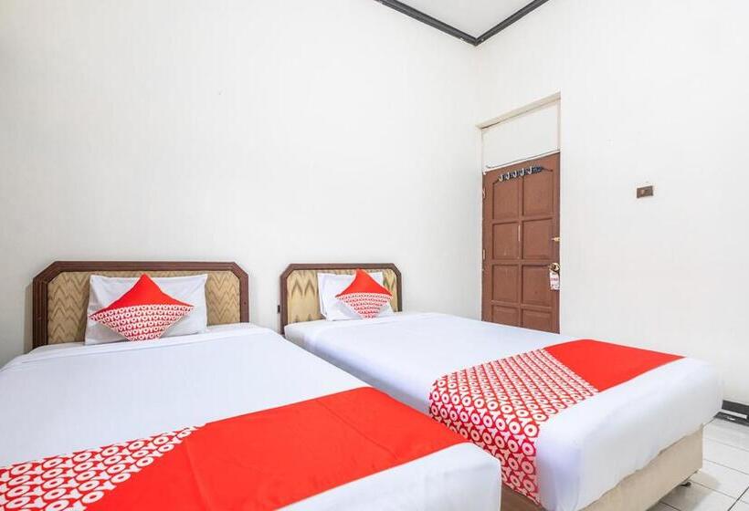 Super Oyo 2703 Hotel Transit 1