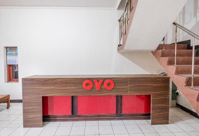 Super Oyo 2703 Hotel Transit 1