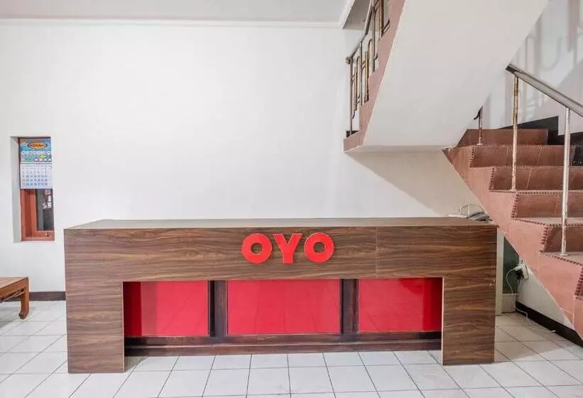 Super Oyo 2703 Hotel Transit 1