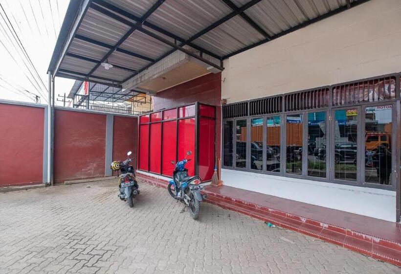 Super Oyo 2703 Hotel Transit 1