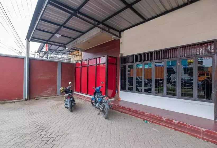 Super Oyo 2703 Hotel Transit 1