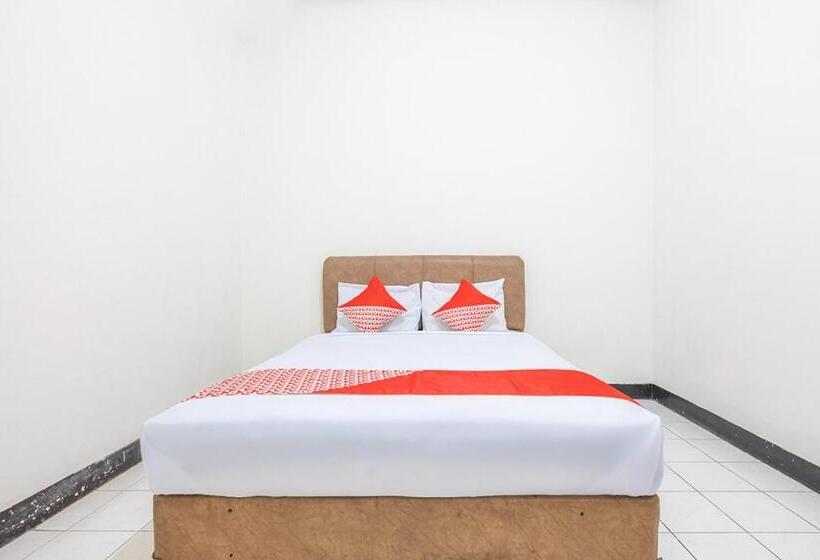 Super Oyo 2703 Hotel Transit 1