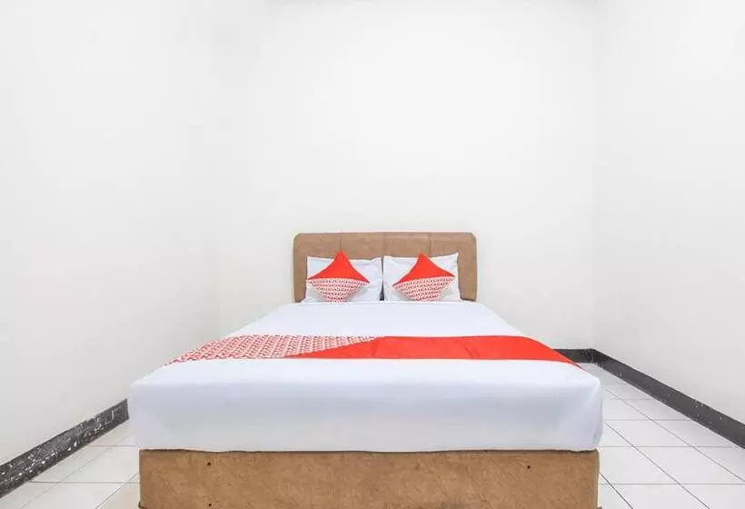Super Oyo 2703 Hotel Transit 1