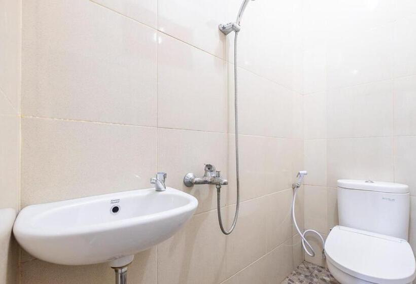 Super Oyo 2703 Hotel Transit 1