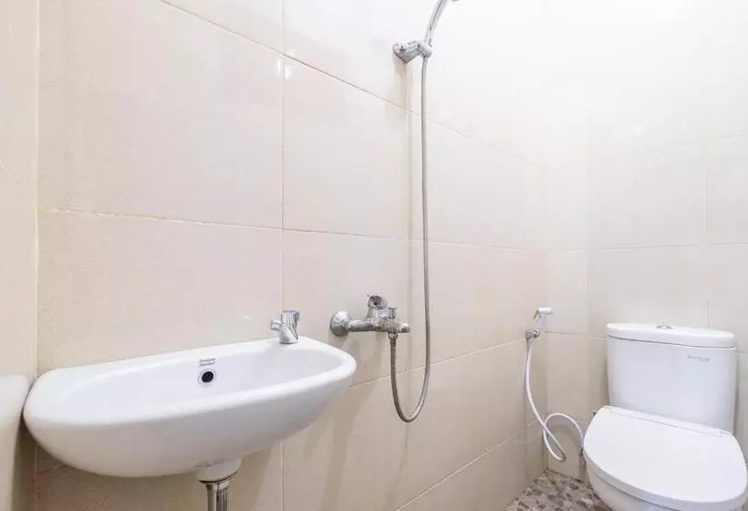 Super Oyo 2703 Hotel Transit 1