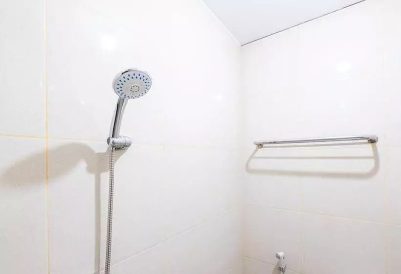 Super Oyo 2703 Hotel Transit 1