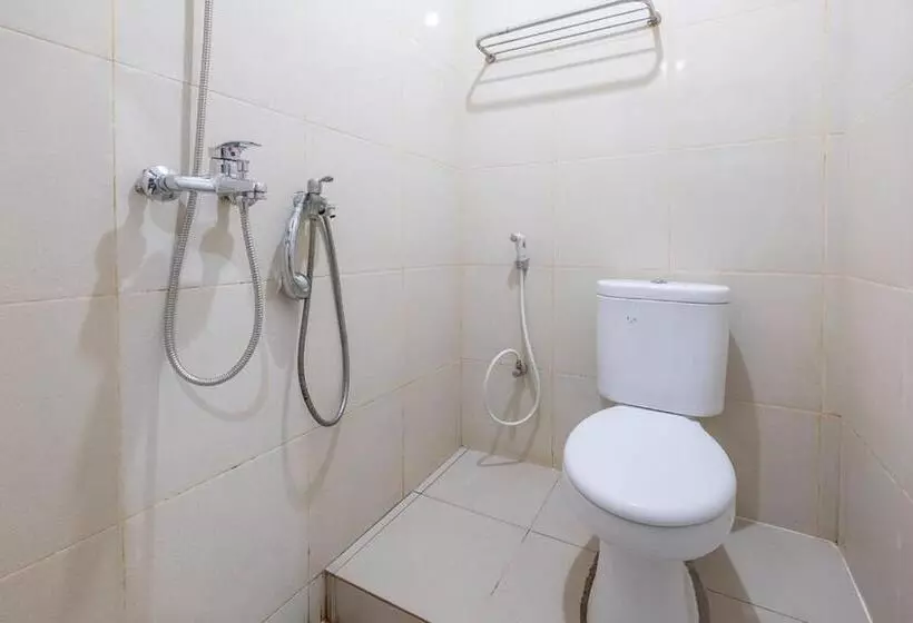 Super Oyo 2703 Hotel Transit 1