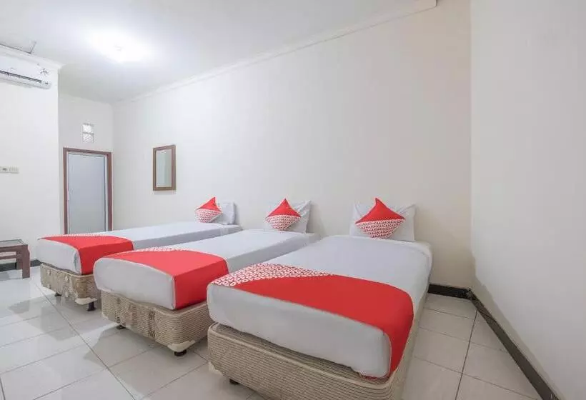 Super Oyo 2703 Hotel Transit 1