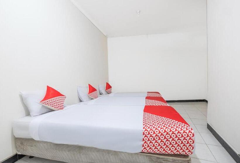 Super Oyo 2703 Hotel Transit 1