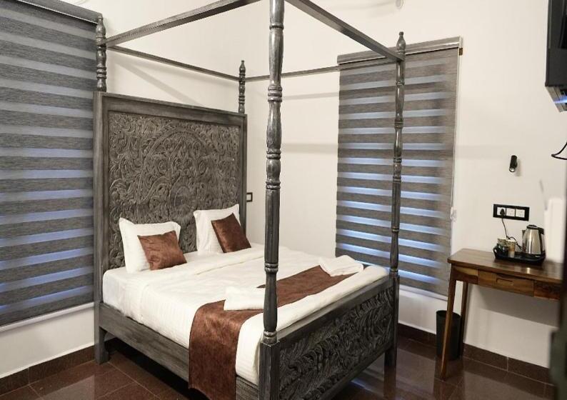 هتل Courtyard Castle Heritage Resort