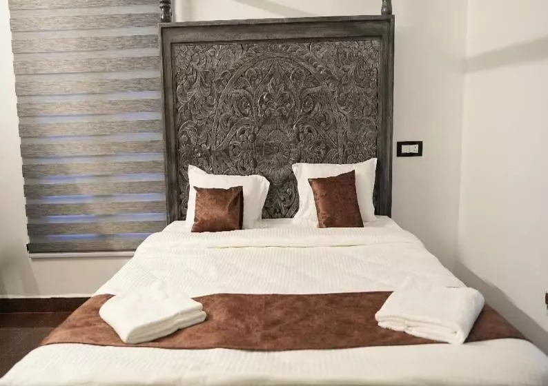 هتل Courtyard Castle Heritage Resort