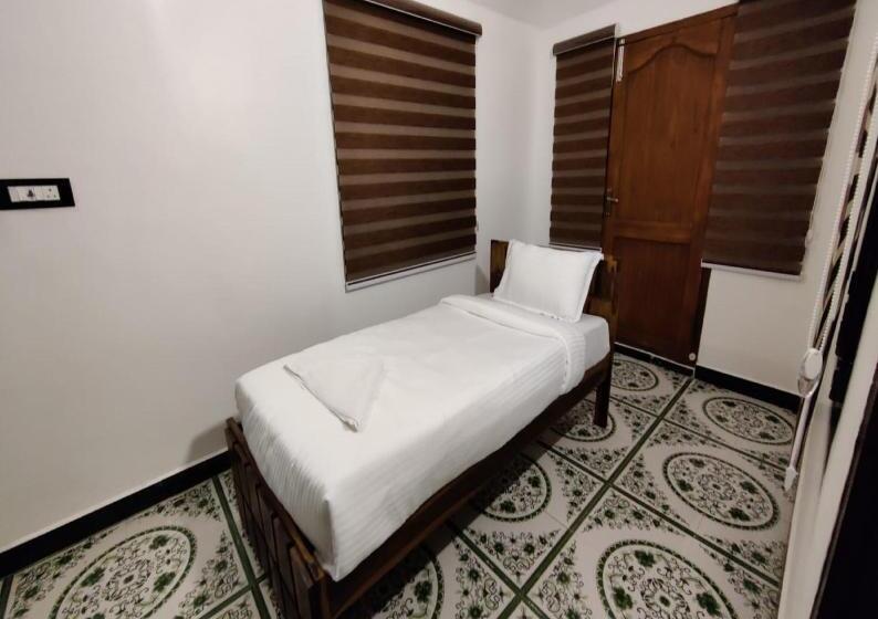 هتل Courtyard Castle Heritage Resort