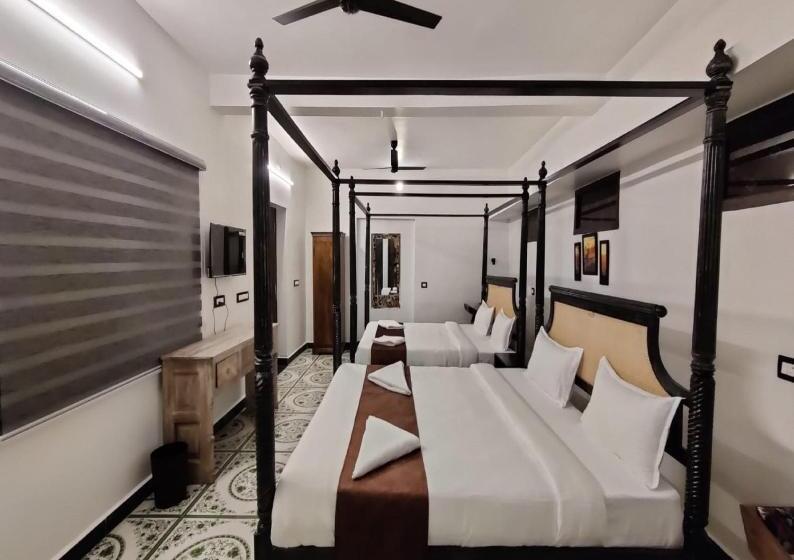 هتل Courtyard Castle Heritage Resort