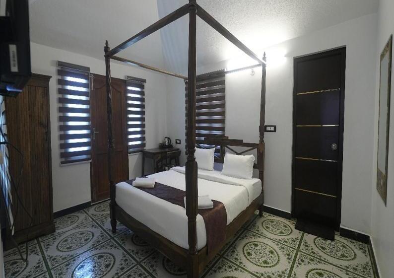 هتل Courtyard Castle Heritage Resort