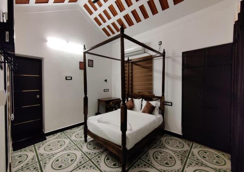 هتل Courtyard Castle Heritage Resort