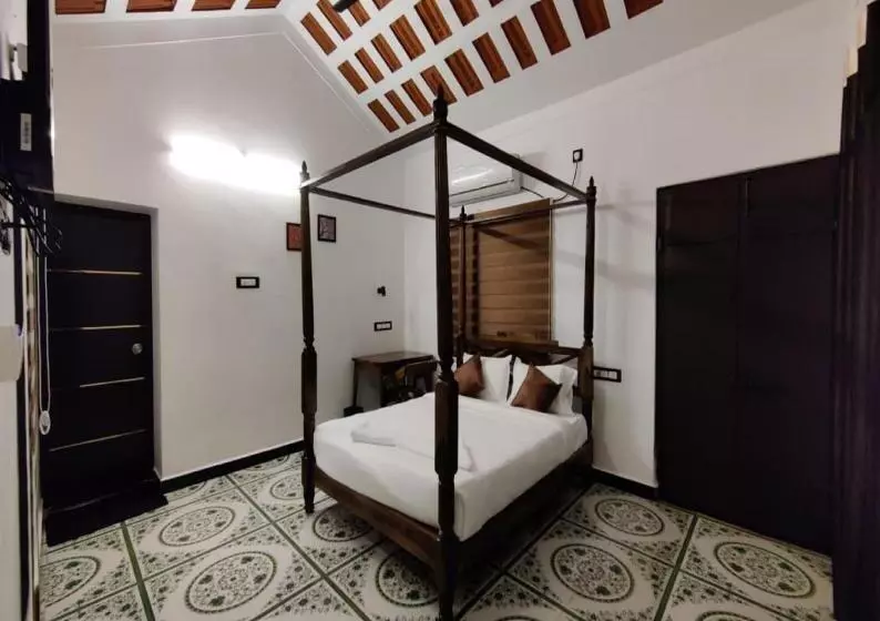 هتل Courtyard Castle Heritage Resort