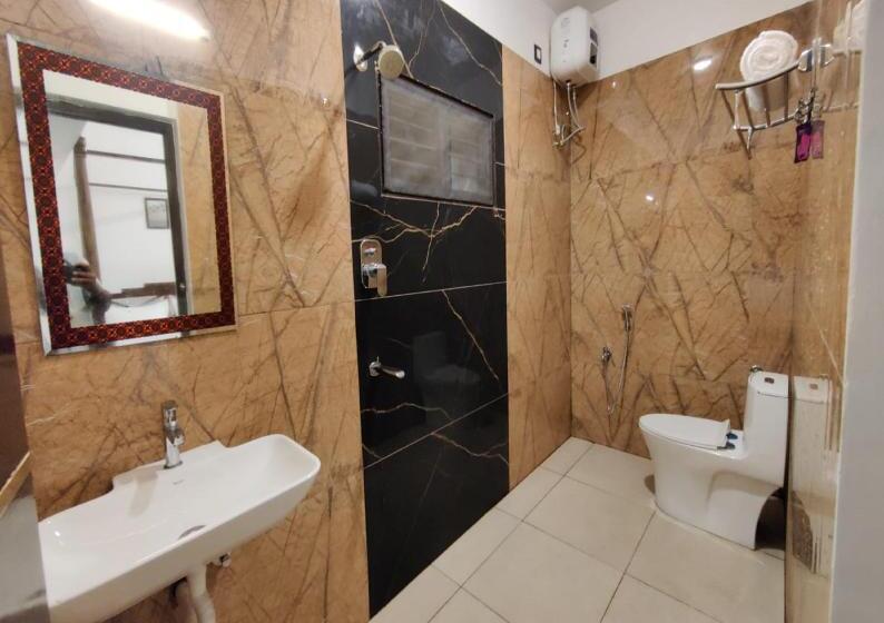 هتل Courtyard Castle Heritage Resort