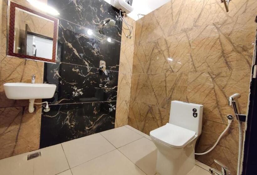 هتل Courtyard Castle Heritage Resort