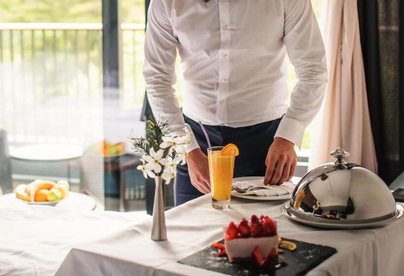 Aotel By Clarks Inn Palampur