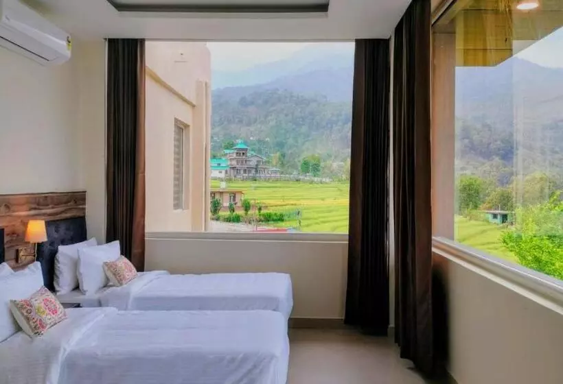 Aotel By Clarks Inn Palampur