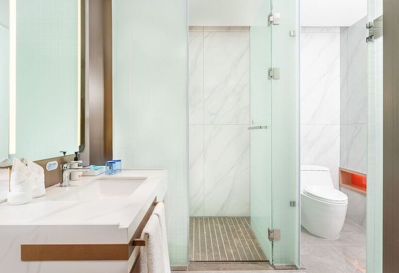 Hotel Holiday Inn Express Bazhong Center, An Ihg