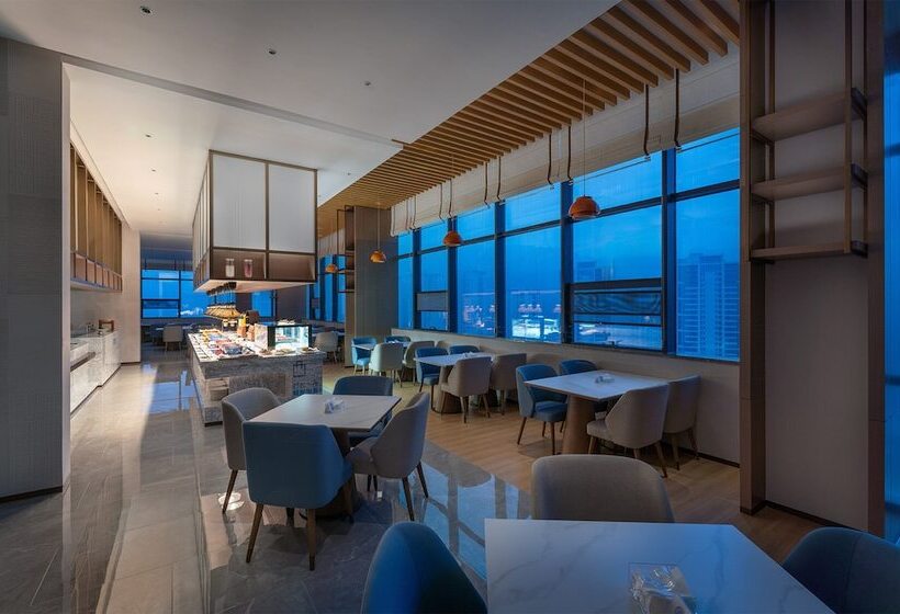 Hotel Holiday Inn Express Bazhong Center, An Ihg