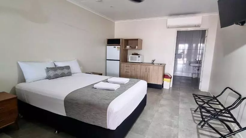 Hotelli Lucinda Village