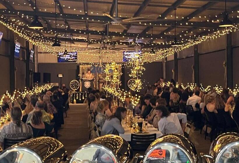 ホテル Lucinda Village