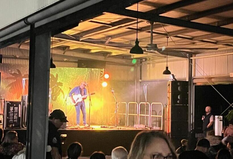 ホテル Lucinda Village