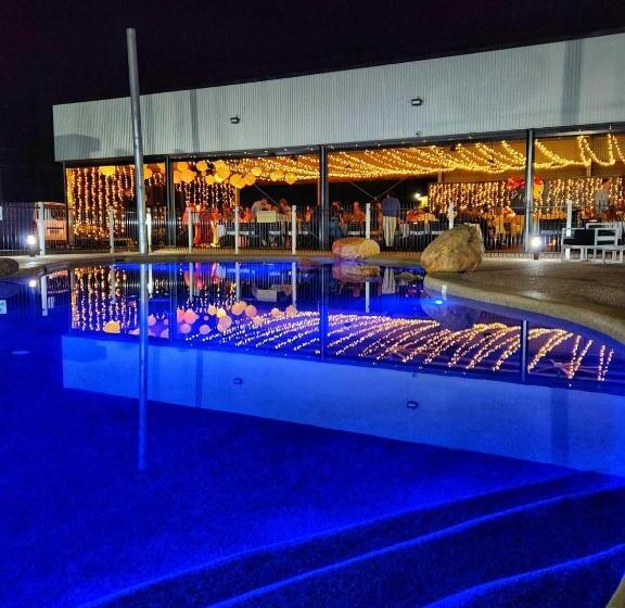 ホテル Lucinda Village