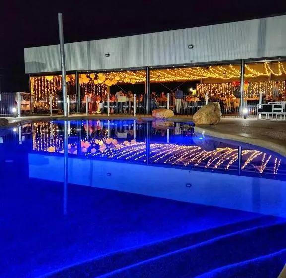 Hotelli Lucinda Village