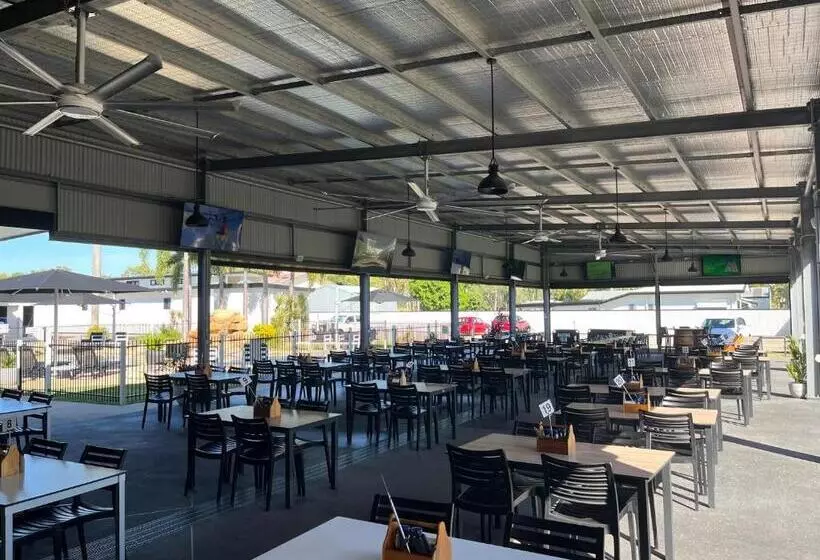 Hotelli Lucinda Village