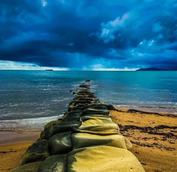 ホテル Lucinda Village