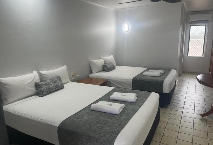 ホテル Lucinda Village