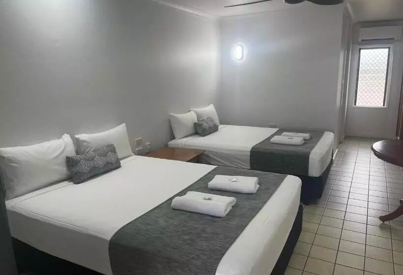 Hotelli Lucinda Village