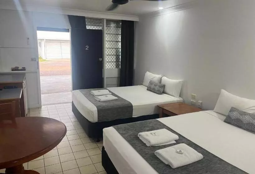 Hotelli Lucinda Village