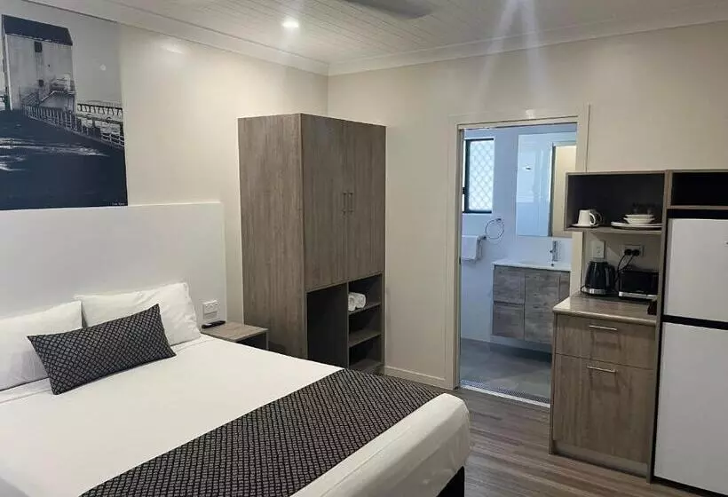 Hotelli Lucinda Village