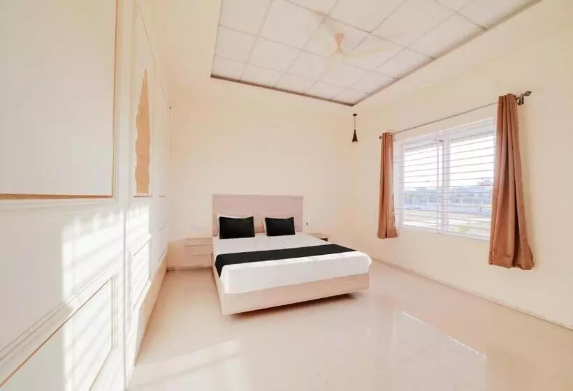 Hotelli Oyo Saubhagya Shri Resort