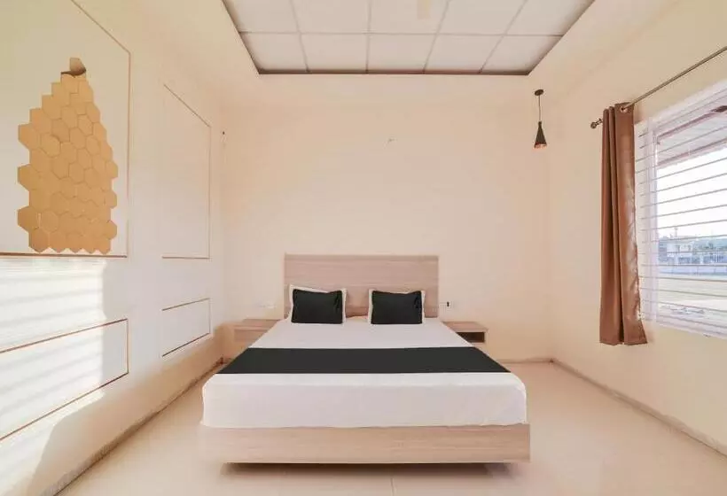 Hotelli Oyo Saubhagya Shri Resort
