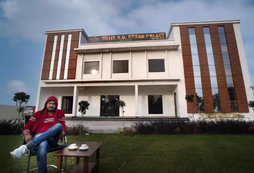 Hotelli Sd Grand Palace Near Radha Rani Mandir Mansarovar Vrindavan
