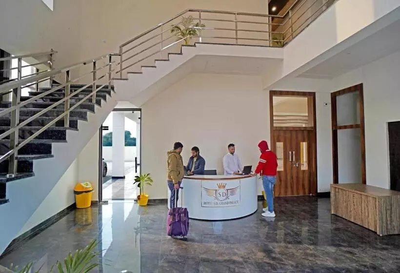 Hotelli Sd Grand Palace Near Radha Rani Mandir Mansarovar Vrindavan